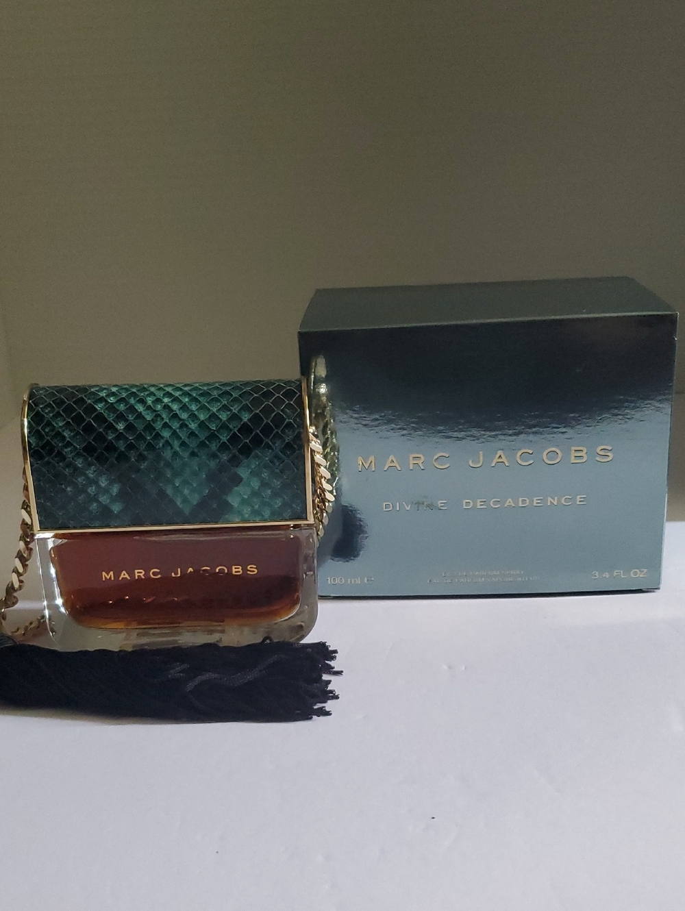Marc Jacobs Divine Decadence eau de parfum spray 3.4 fl oz